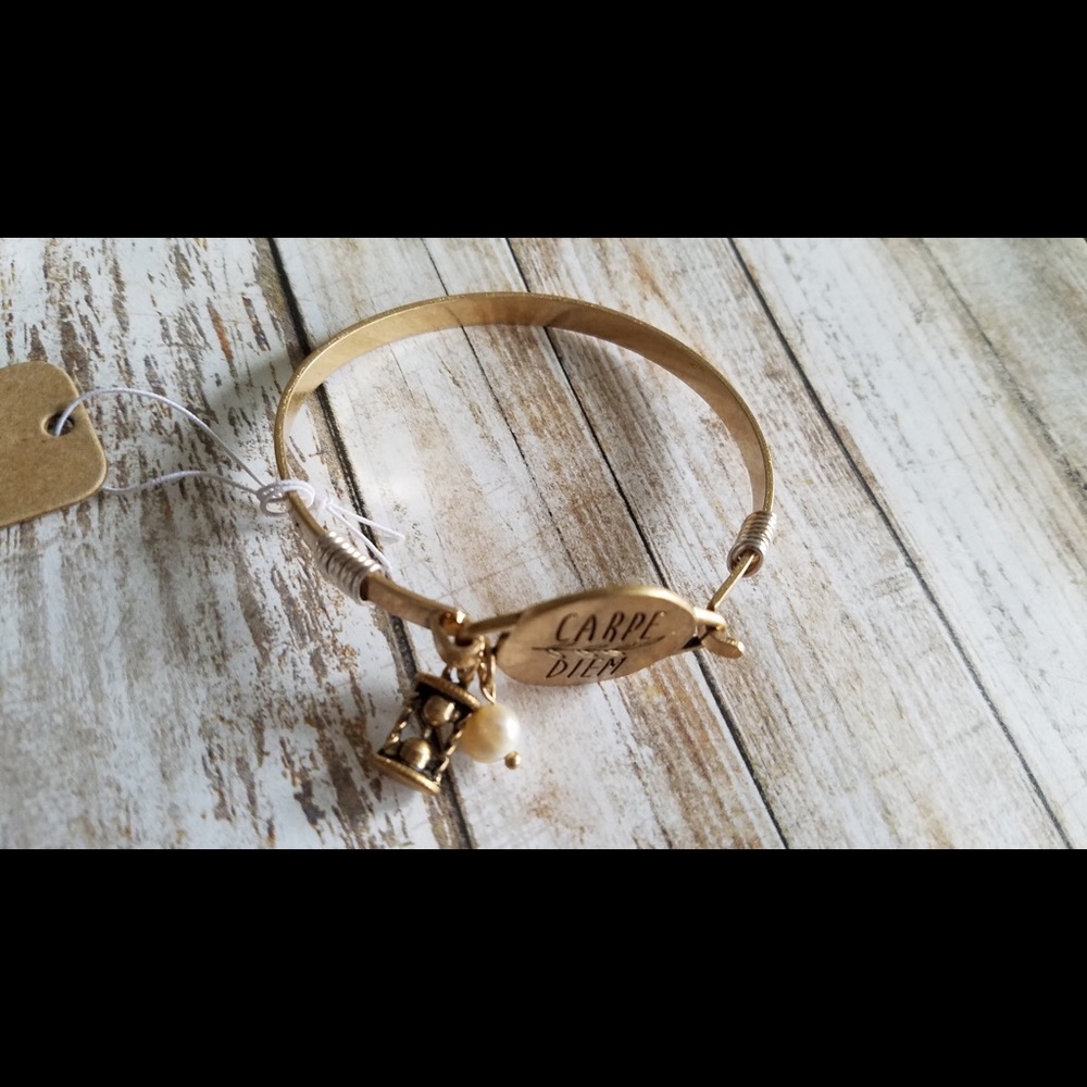 ⭐️3/$30⭐️ “Carpe Diem” bracelet gold tone - Picture 3 of 8